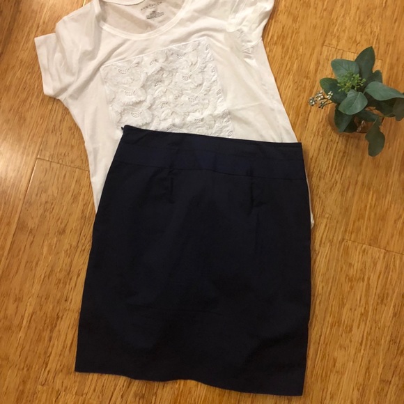 Classic navy skirt - Picture 2 of 3